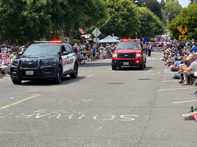 Traditional start to the Bainbridge Island Hometown Parade from the BIPD and BIFD 
